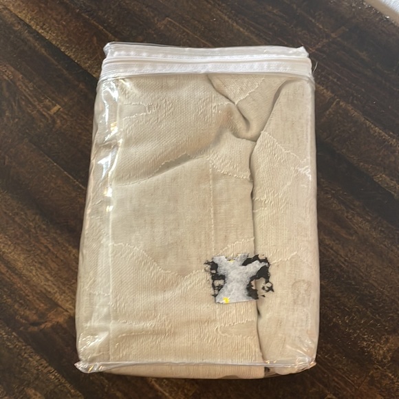 NWT Corona 1 Grommet Panel. - Picture 3 of 3